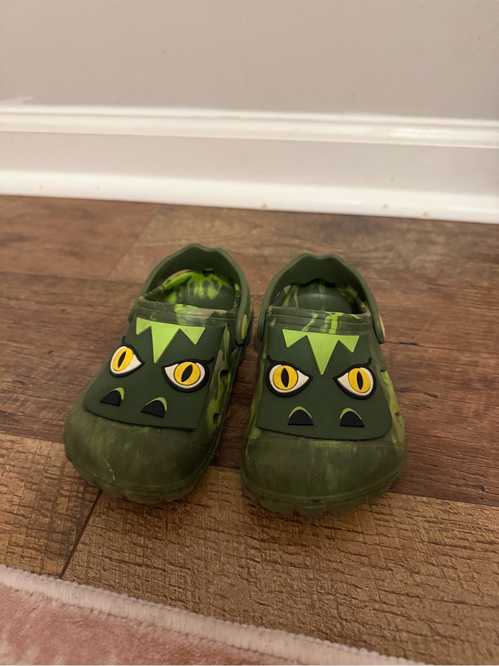 8C Croc Lookalike